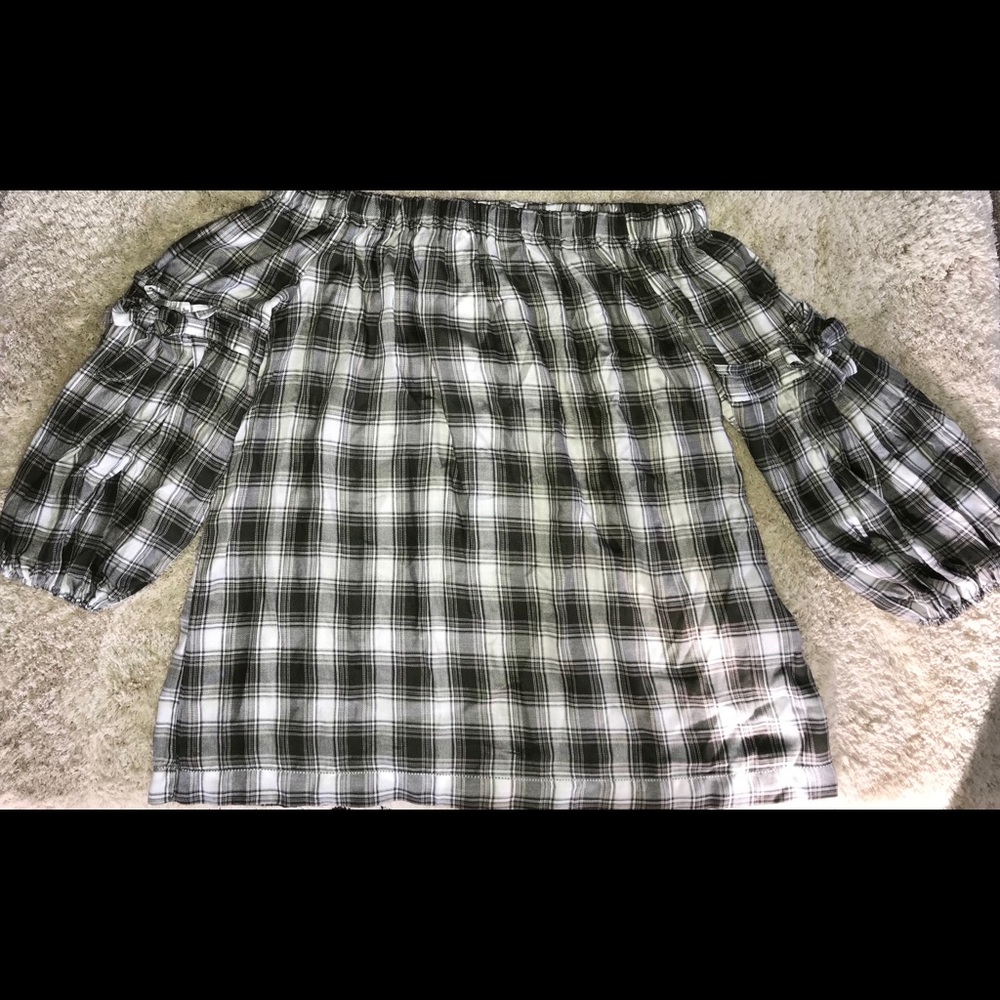 Green &white flannel print off the shoulder shirt